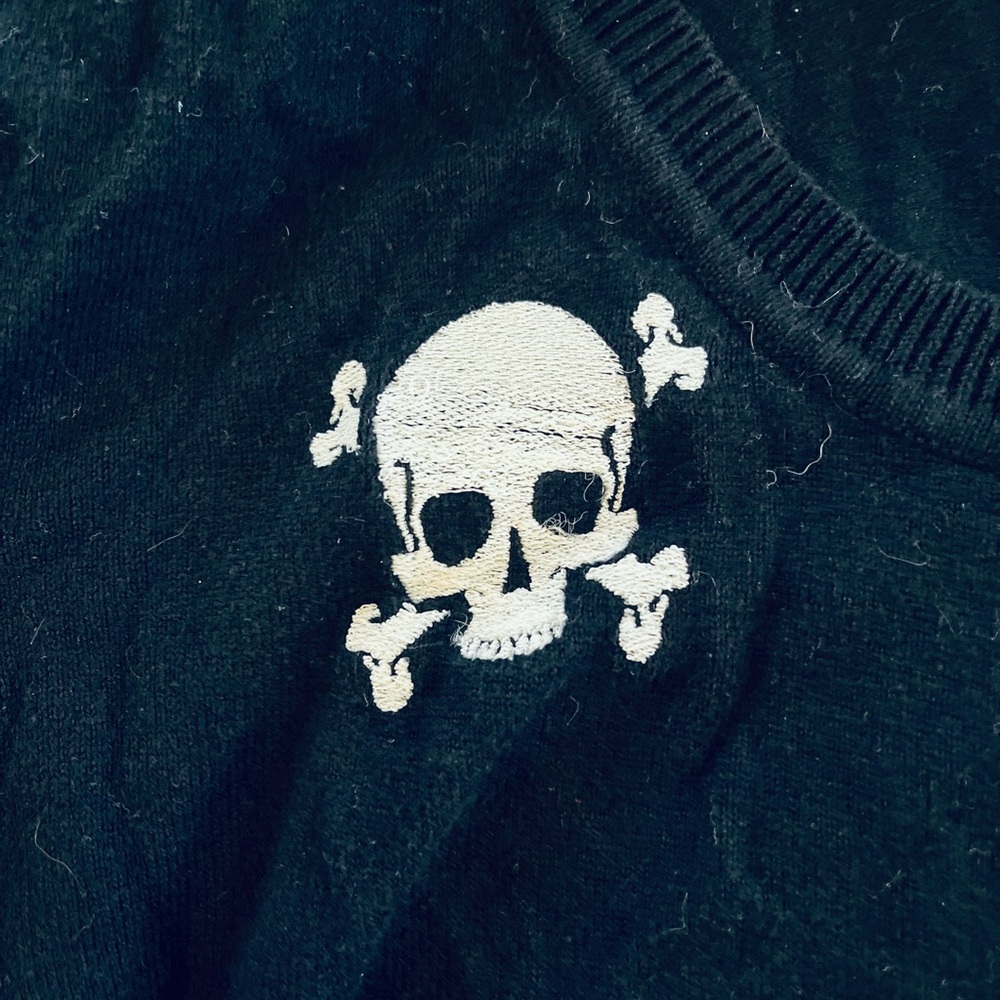 Retro Black Skull Embellished Women's Sweater - Picture 3 of 4
